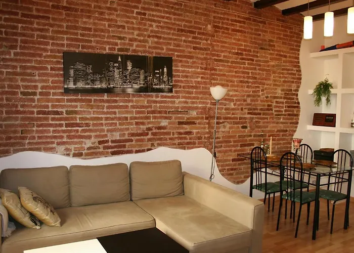 Rustic 2 Bedroom Apartment Poble Sec
